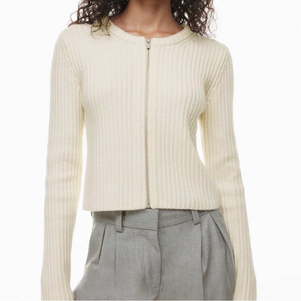 Aritzia Sunday Best Aisha Zip-Up size M